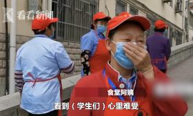 高三学生复课食堂阿姨哭了：看大家戴口罩很心酸