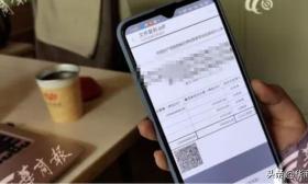 为给娃办上学被骗财骗色，女子怕家人知道带着孩子逛了5年