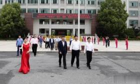安庆职教集团领导出席“环新班”签约仪式
