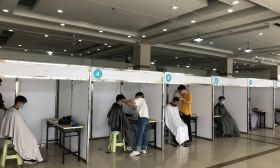 Tony老师来了，这所高校为在校生提供免费理发服务！