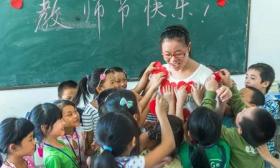 是老师都会“涨工资”？其实错了，只有这类教师会涨