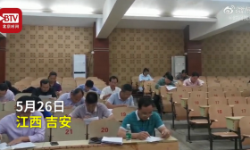 江西一中学高三老师集体考试校长监考，网友：学生更想亲自监考