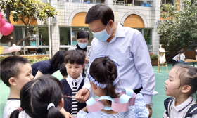 今天，娄勤俭吴政隆任振鹤等省领导慰问勉励少年儿童