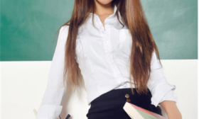 小学女教师衣着性感到教室上课？得知真相网友怒了，太没底线