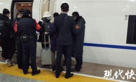 女大学生按下紧急制动按钮，导致高铁晚点两分钟