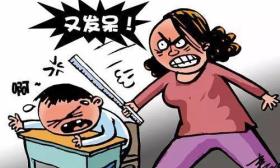 江苏：50多岁的老教师情绪失控，对学生扇耳光揪头发，官方回应