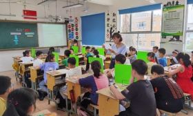 学校课间“圈养”学生，新华网辣评亮眼：这种文明真野蛮