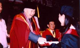 论文敢标注不必参考任何文献？看到作者，网友：失敬了……