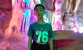 河北高一男生吊死在宿舍窗外 家属称全身多处伤痕