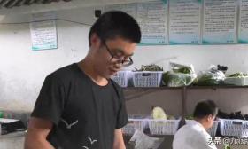 高考前一天父亲去世，男孩打暑假工挣学费，班主任：他学习刻苦，高考没发挥好