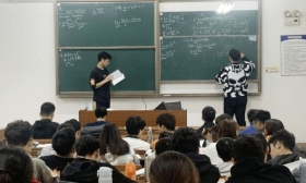 北大教授建议推行十年制义务教育：中考分流过早，应普及高中