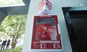 北京各学校年底前至少配置一台AED，部分学校已安装