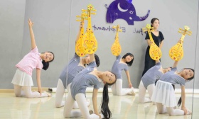 黑芝麻胡同小学学生暑假15天集训 备战区级舞蹈比赛