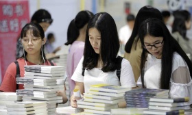 教育部继续支持以中外合作办学等缓解疫情影响下学生出国学习困难
