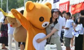 清华迎来3800余名本科新生 最小的14岁