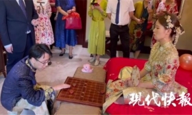 博士新郎接亲，博士新娘摆了个象棋残局：“赢了再娶我！”