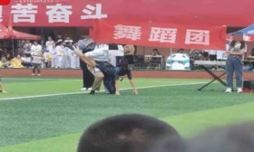 四川农大回应军训期间舞蹈“太过性感”：将加强管理引导