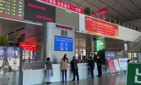 大庆17岁女孩恋上中年男主播，转走母亲15万后离家出走，家长急疯了