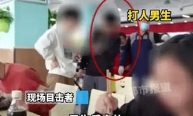 南京一高校食堂男生因抢座位扇女生耳光，目击者称脸都被打肿，学校：正在处理，在按程序走