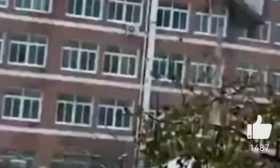 沈阳暴雪压塌一中学教学楼楼顶，官方：学生放假，无人受伤