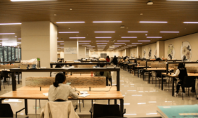 “复旦学霸”上热搜，一年打卡图书馆1424次