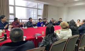 顾月华一行到省教育科学研究院走访慰问