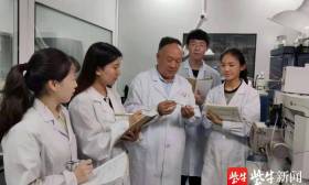将科学研究面向国家需求！南中医中药资源学教师团队入选第二批“全国高校黄大年式教师团队”