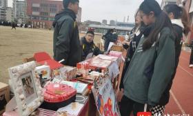 常州第三中学连续11年举行开学爱心义卖