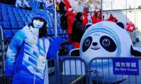 名场面火了！和冰墩墩“斗舞”的是这位大学生，前天刚过生日......
