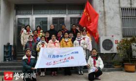 讲泥课桌故事、自己怎样孝敬母亲 看老校长如何教书育人