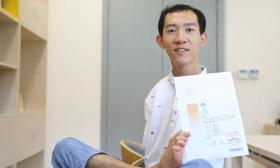 太励志了！读研才一学期，无臂少年已通过法考