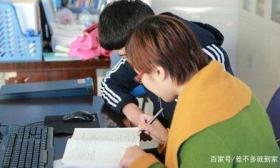 哥哥给初一亲弟弟补课，妈妈奖励每小时60元，却被举报变相一对一……