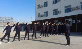 为了聚光灯下的三十几秒，公安大学13名礼号手训练4个多月