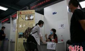 给教育最接近人的一环减负 教师和学生都要“解放”