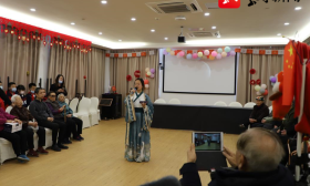 学雷锋日，南京滨外学子把蓬勃朝气带到了敬老院！