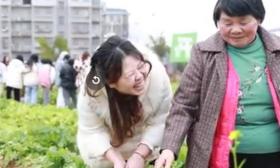 65岁清洁工被聘为高校老师，校方：职业教育的一次探索创新