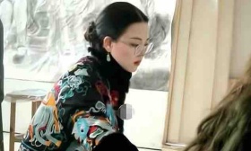 大学“古典美”女教师走红, 眉目如画似司藤, 有颜值更有学历