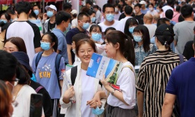 保障高校毕业生就业，多位委员建议鼓励更多大学生返乡就业