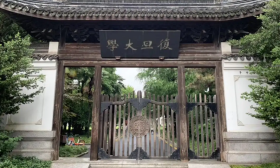 复旦大学今日20时起启动校园准封闭管理，时间暂定2周