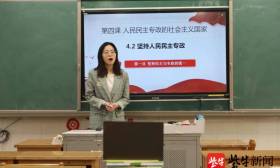 常州教师在空荡荡的教室推出沉浸式网课！学生感叹：看到老师和黑板，很有代入感！