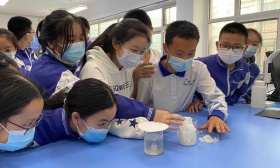 “天宫课堂”第二课开讲，北京中小学用多种方式激发学生科学热情