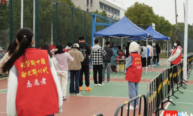 服务核酸检测一线，南航金城学院“小金橙”志愿者用行动谱写青春担当