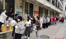 疫情中的高校辅导员：24小时驻守 28天连续奋战