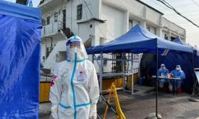 刚救完山火又去支援上海，90后在救援车里完成毕业答辩……