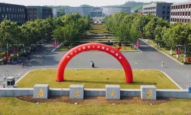 南京大学120周年华诞，全球校友齐奏共唱校歌