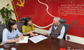 85岁“新党员”来报社为阳光助学捐款，他还写信称，助力培养“接班人”