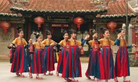 织黎锦、舞草龙、唱南音……校园里的端午节什么样