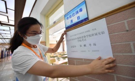新京报记者探访海淀高考考点：做足防疫准备，为考生提供午休场所
