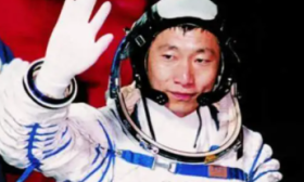杨利伟在人民日报撰文寄语小朋友们：长成最棒的自己