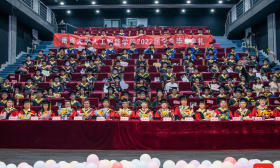 南大人工智能“AI一期”毕业了！本科生平均年薪30.38万元，还有人放弃高薪选择国防事业